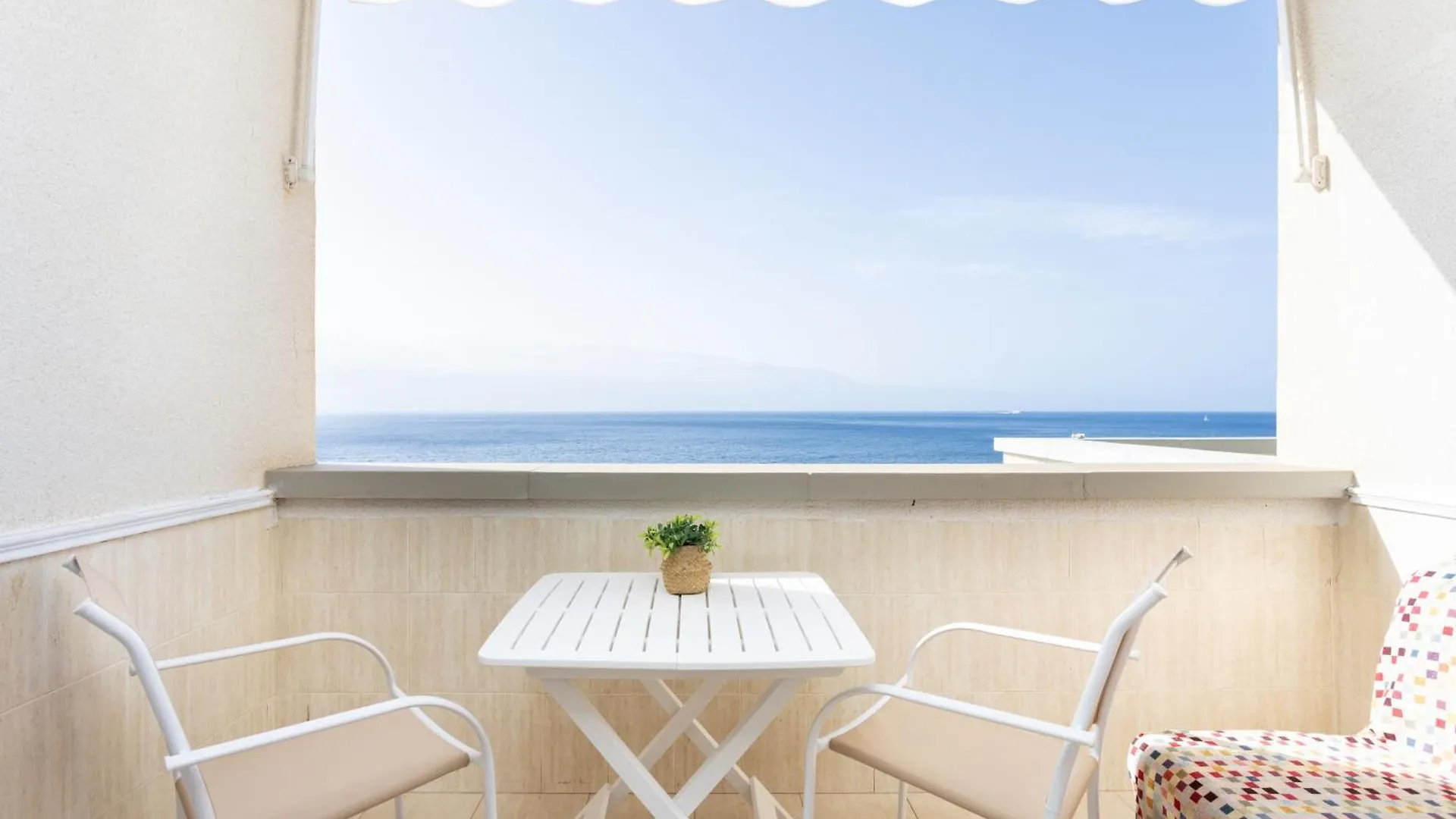 Home2Book Cozy Seaside Studio With Stunning Views location